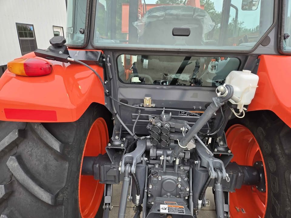 2022 Kubota m5-111 photo 4