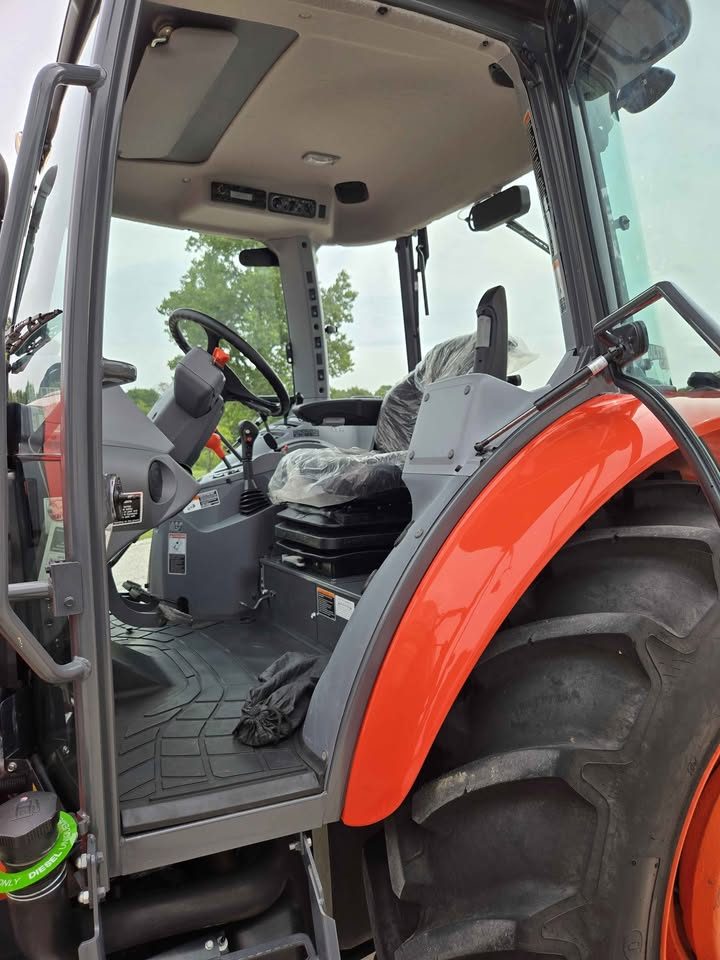2022 Kubota m5-111 photo 7