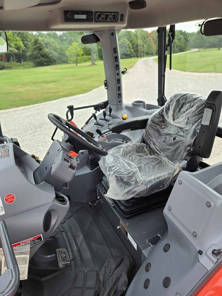 2022 Kubota m5-111 photo 10