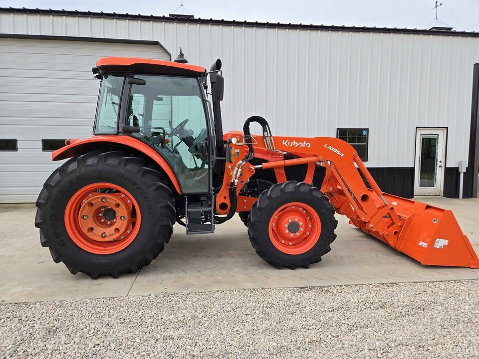 2022 Kubota m5-111 photo 16