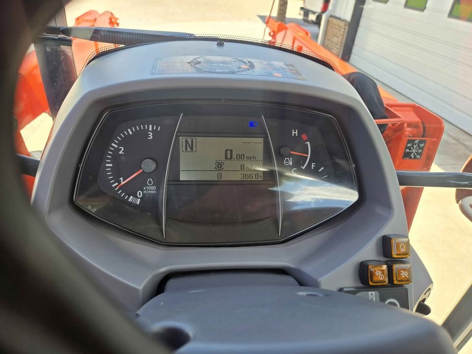 2023 Kubota m4-071 Deluxe photo 9