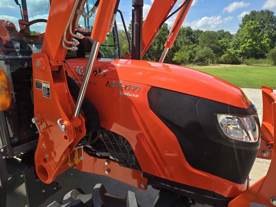 2023 Kubota m4-071 Deluxe photo 17