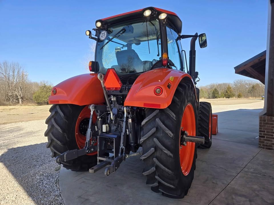 2023 Kubota m7-132 Deluxe photo 8