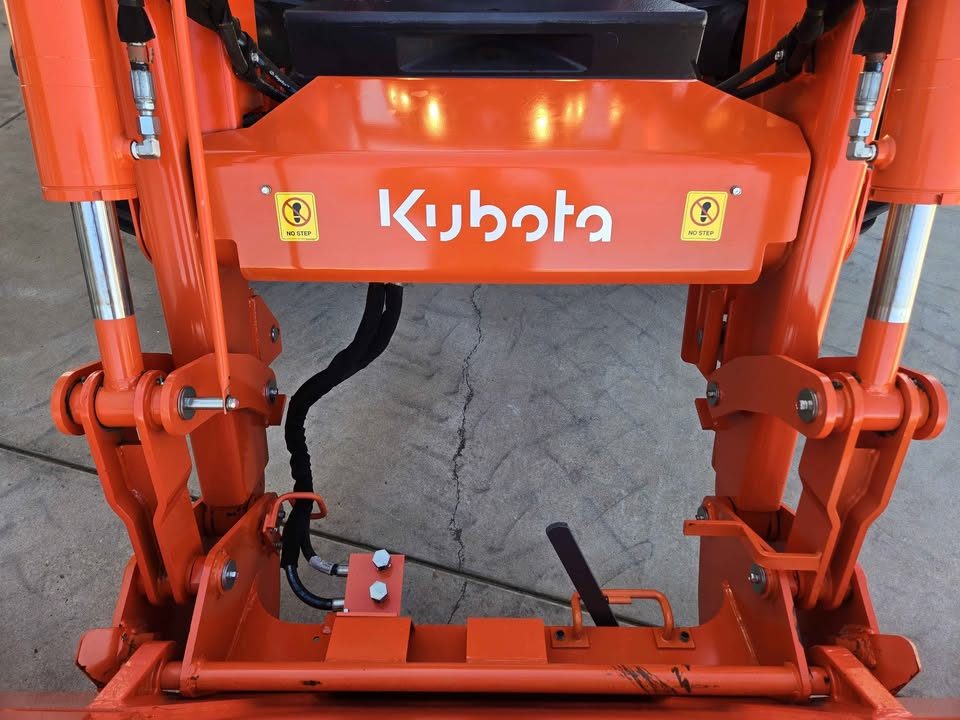 2023 Kubota m7-132 Deluxe photo 12